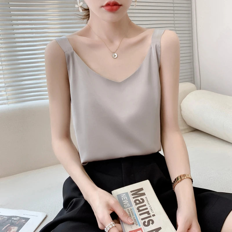 Silk Camisole Ladies Summer Suit Inside V-Neck Satin Bottoming Vest 2025 Thin Loose Sleeveless Sling Silk Tops Small Shirt Trend
