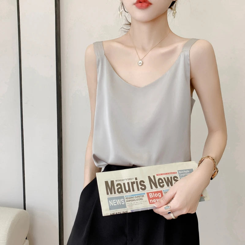 Silk Camisole Ladies Summer Suit Inside V-Neck Satin Bottoming Vest 2025 Thin Loose Sleeveless Sling Silk Tops Small Shirt Trend